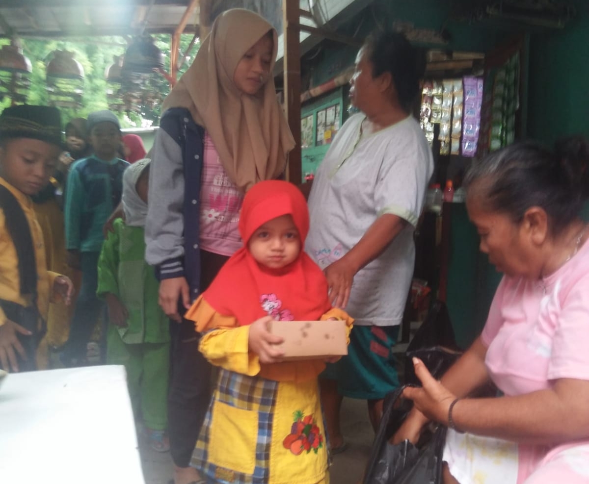 Sekotak Nasi Mampu Mengembalikan Senyum Kami