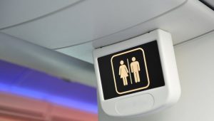 Positif Covid Saat di Atas Pesawat, Isolasi di Toilet Selama 5 Jam
