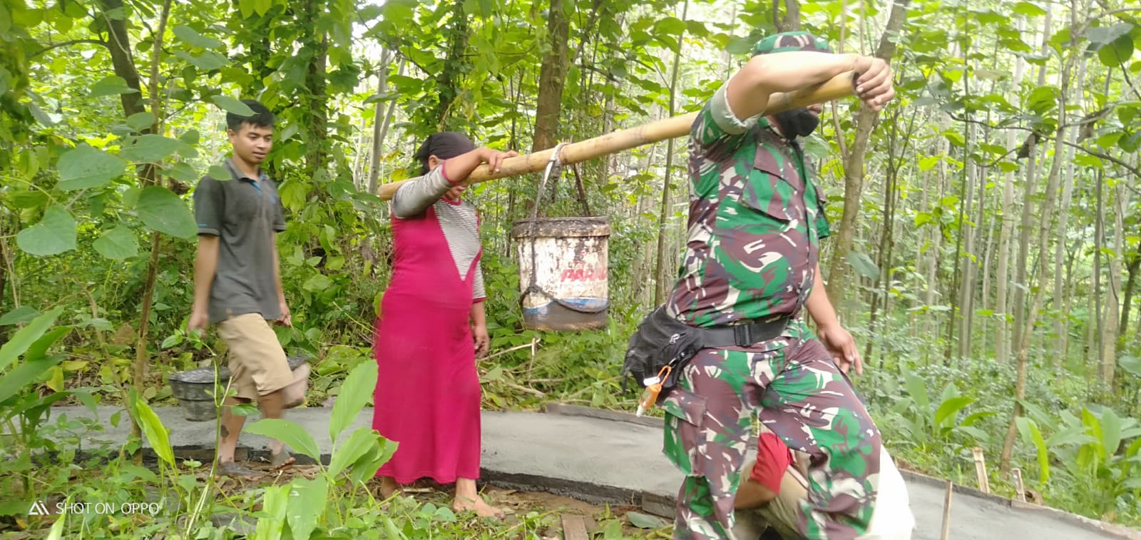 Bukti Kedekatan Anggota Koramil Kuripan dengan Warga Binaannya