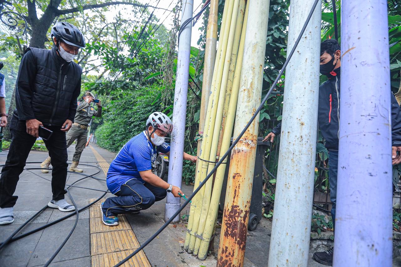 Pemkot Bandung Turunkan Kabel Fiber Optik di 13 Ruas Jalan Kota Bandung