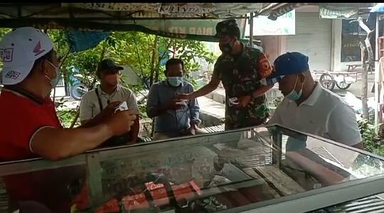 Sambil Patroli dan Komsos Babinsa Kalirungkut Himbau Protokol Kesehatan