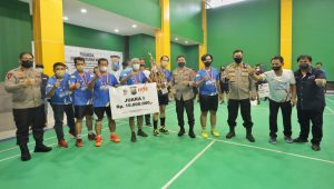 Kapolda Jatim Tutup Gelaran Turnamen Bulu Tangkis Antar Media Piala Kapolda Jatim Cup 2022 di Polda Jatim