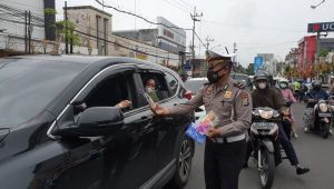 Polresta Makota Kampanyekan Prokes dan Disiplin Lalu-lintas pada Valentine Day