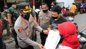Presiden Jokowi Berempati Kepada Seorang Ibu Yang Motornya Hilang Saat Pertama Kali Sebagai Driver Ojol