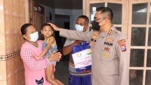 Polisi Peduli, Penyandang Disabilitas Terima Bantuan Kursi Roda dari Kapolres dan Ketua Bhayangkari Cabang Nganjuk
