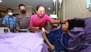 Penuhi Janji, Kapolri Jenguk Sinta Aulia Anak yang Sakit Tumor Kaki
