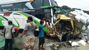 Ini Kronologi Kecelakaan Peziarah Bus Tabrak Truk di Tol Dupak Surabaya