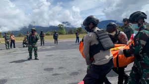 Ops Damai Cartenz Berhasil Evakuasi 8 Korban Penembakan KKB