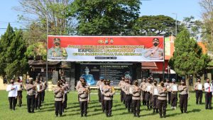 Capaian Vaksinasi Dinilai Baik, Bhabinkamtibmas Terima Penghargaan dari Kapolres Bondowoso