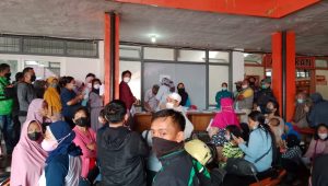 Senyuman Warga Malang Saat Menerima BLT