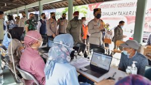 Gelaran 40.345 Dosis Vaksin serentak di 61 titik di jatim, Kapolda Jatim Cek Vaksinasi di Malang