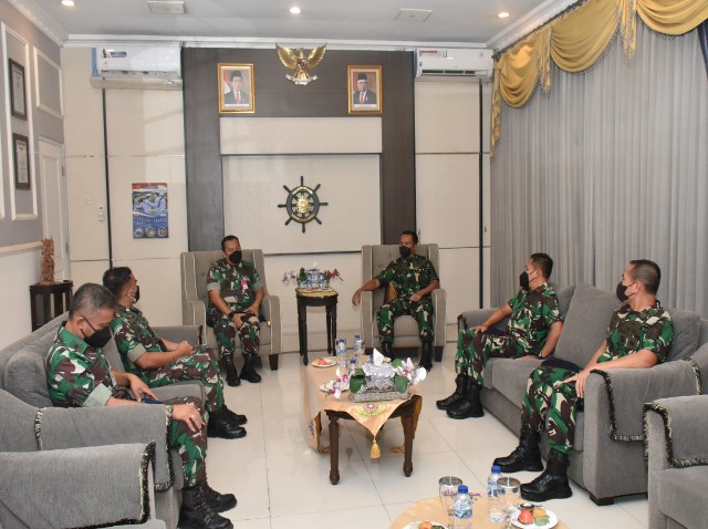 Komandan Kodiklatal Terima Kunjungan Kehormatan Danpusdiklat Hanudnas