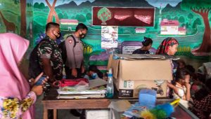 Polres Probolinggo Kota Gelar Vaksinasi Covid dan Tetanus Difteri Bagi Pelajar SD di Gili Ketapang
