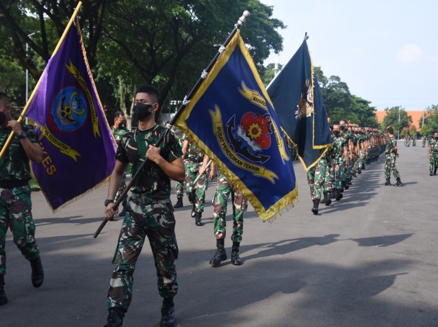 Ratusan Prajurit Siswa Kodikdukum Lari Siang Bersama