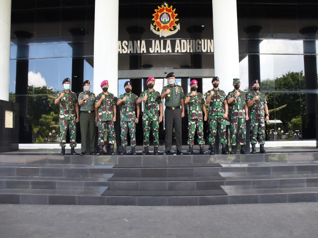 Komandan Kodiklatal Terima Kunjungan Kerja Kabagdiklat Kemhan