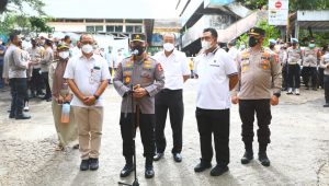 Tinjau Pasar Minggu, Kapolri Pastikan Stok Minyak Curah untuk Warga Aman
