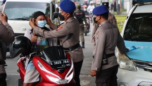 Semangat Polres Gresik Membatasi Penyebaran Virus Covid-19, Dengan Giat Rutin Pamor Keris Disiplin Prokes