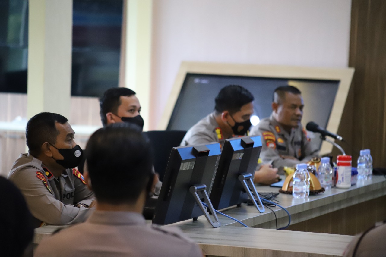4 Polres Jajaran Polda Jatim Lakukan Asistansi Pengendalian Massa di Polres Gresik