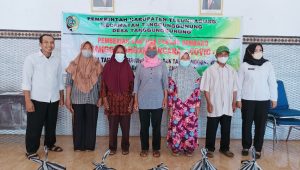 Pemdes Tanggunggunung Serahkan Bantuan Pangan Sembako 