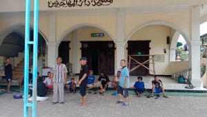 Sambut Ramadhan, Warga Muharto Kota Malang Bersihkan Masjid