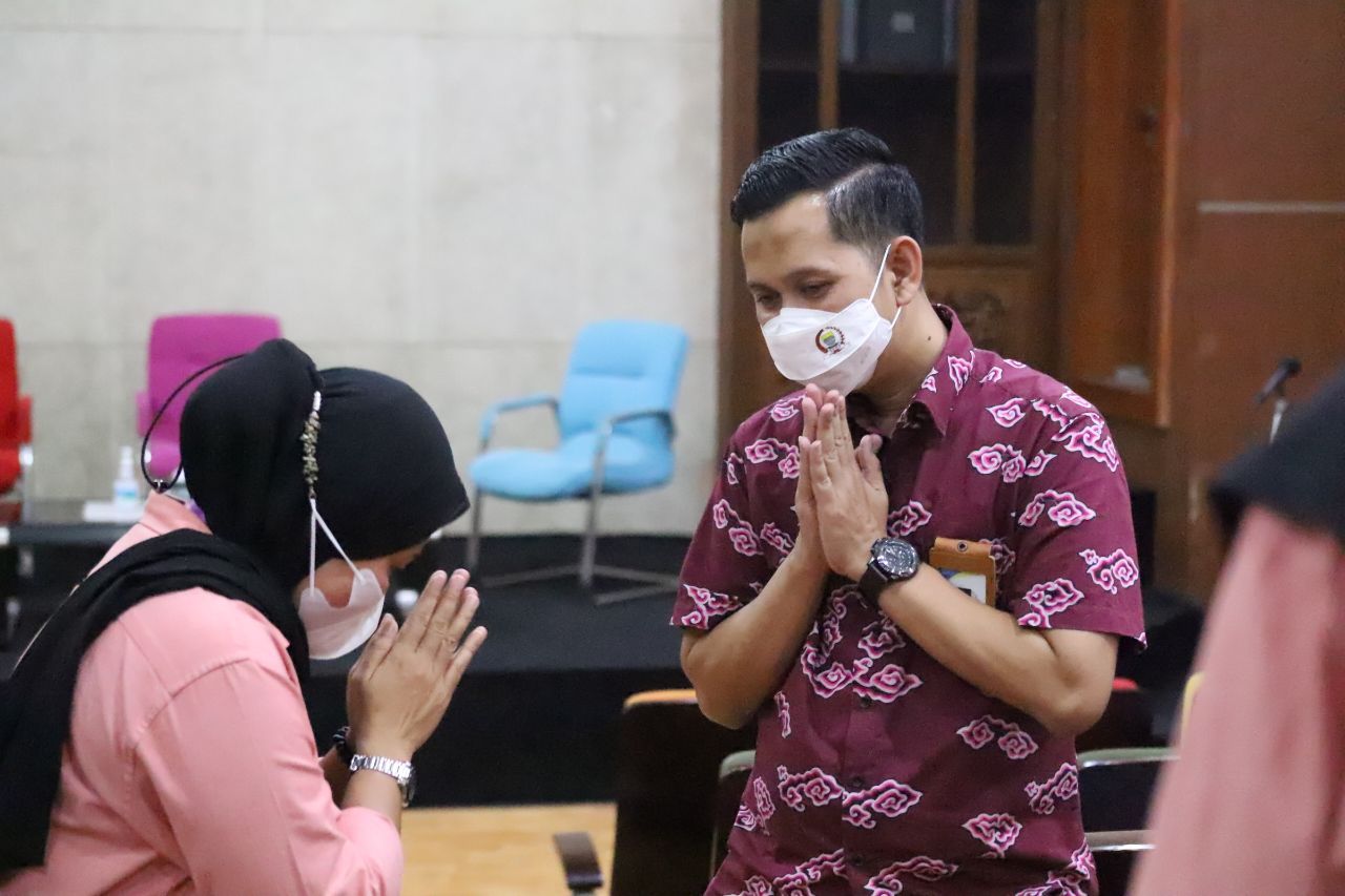 Gelar Kegiatan Bagi Takjil, LMP dan Yayasan Kanker Ambu Diapresiasi Anggota Komisi D DPRD Kota Bandung
