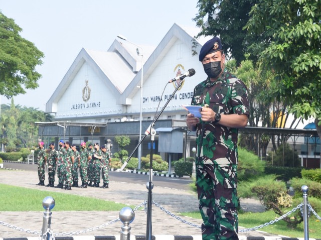 Ratusan Prajurit dan PNS Kodiklatal Ikuti Apel Gabungan