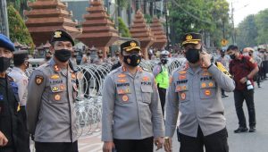 Aksi Demo Mahasiswa Cipayung Plus Surabaya Berjalan Dengan Aman dan Ditutup Dengan Buka Puasa Bersama di Depang Gedung DPRD Jatim