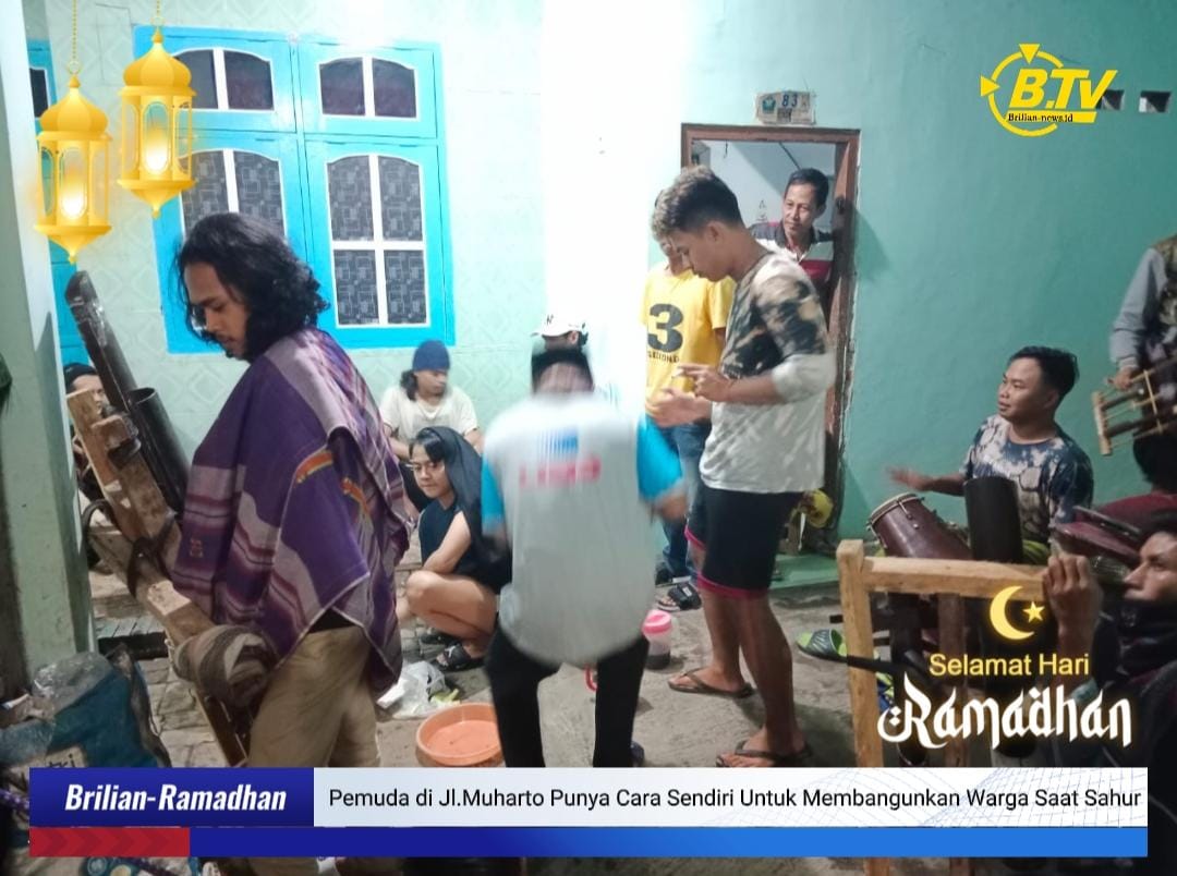 Pemuda di Jl.Muharto Punya Cara Sendiri Untuk Membangunkan Warga Saat Sahur
