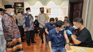 PWNU Jatim Bersama Kanwil Kemenag dan Forkopimda Jatim Gelar Vaksinasi Serentak, Targetkan 210.150 Dosis dalam 3 hari
