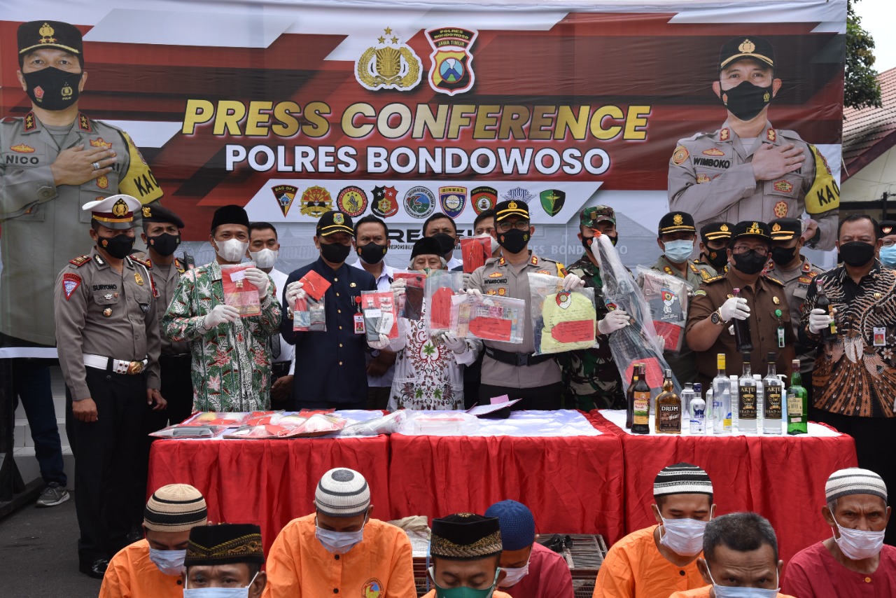 Polres Bondowoso Musnahkan Ribuan Botol Miras dan Knalpot Brong Hasil Cipkon