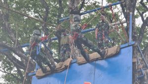 Ukur Kemampuan Fisik Siswa, Satdik 2 Makassar Adakan Latihan Rappeling