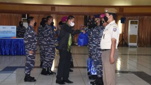 Prajurit dan PNS Kodiklatal Terima Paket Sembako Gratis, Kerja Sama TNI AL dengan Bank Pemerintah