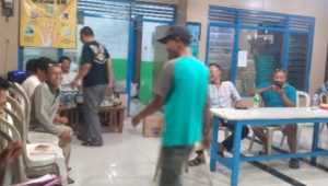 Pembagian Sembako di Dusun Lopang Driyorejo, Menjelang Lebaran