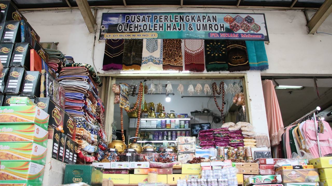 Toko Oleh-Oleh Haji dan Umrah Kembali Menggeliat Setelah ‘Mati Suri’