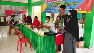 Ratusan Warga Desa kemangsen Balongbendo Terima Sertipikat PTSL