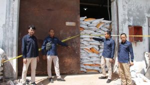 Polda Jatim Olah TKP Gudang Repacking Pupuk Subsidi Menjadi Non Subsidi