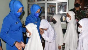 Peringati Hardikal Ke-76, Jalasenastri Kodiklatal Pilih Kunjungi Panti Asuhan