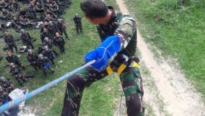 Ini Antusias Siswa Satdik-1 Kodiklatal Tanjung Uban Laksanakan Latihan Rappeling
