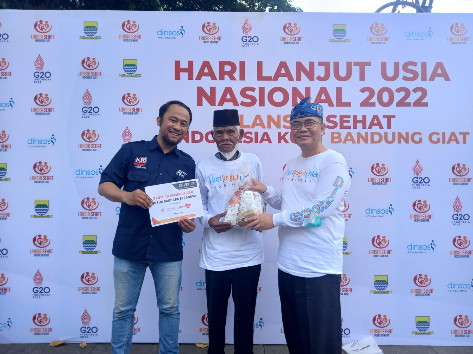 Peringati HLUN 2022, ACT dan PWI Kota Bandung Berikan Paket Pangan