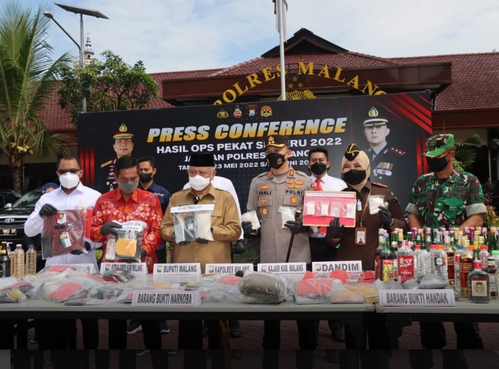 Kapolres Malang Bersama Forkopimda Gelar Press Release Hasil Operasi Pekat Semeru Tahun 2022