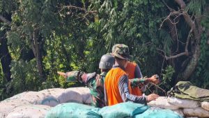 Satdik-2 Kodiklatal Latih Siswa Dikmaba dan Dikmata TNI AL Angkatan 42 Melempar Granat