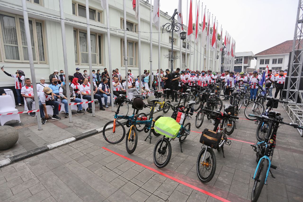 Fun Game Bike to Tribute Ir. Soekarno, 500 Pesepeda Keliling Tempat Bersejarah di Bandung