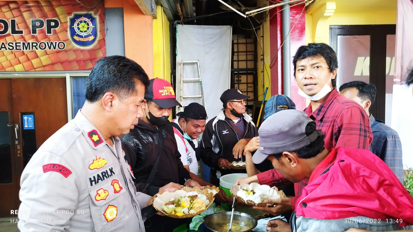 Nuansa Rindu Jurnalis, Kapolsek Asemrowo Traktir Makan