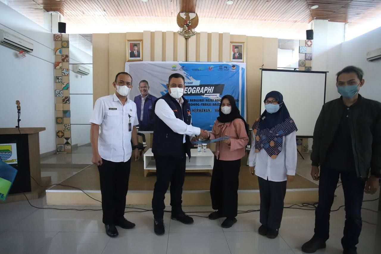 Anggota DPRD Kota Bandung Fasilitasi Pendidikan Pelatihan Video Grafis