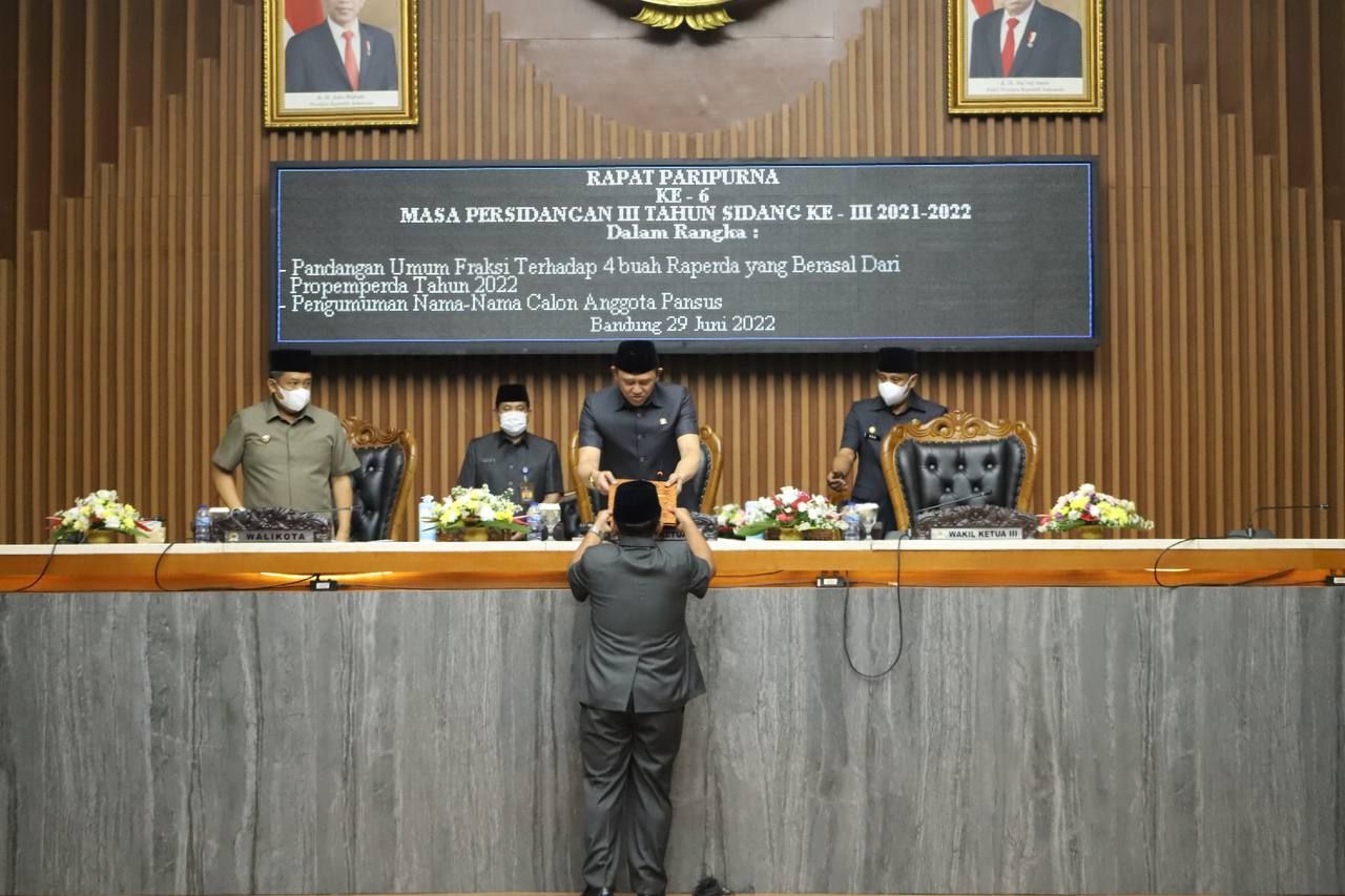 Gelar Dua Rapat Paripurna, DPRD Kota Bandung Bentuk Pansus Raperda Pemakaman Umum hingga Raperda Pemajuan Budaya