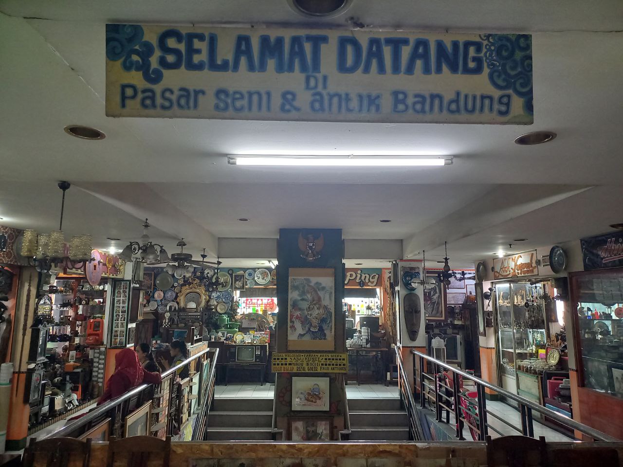 Pasar Antik Cikapundung Jadi Lokasi Tepat Berburu Barang Vintage