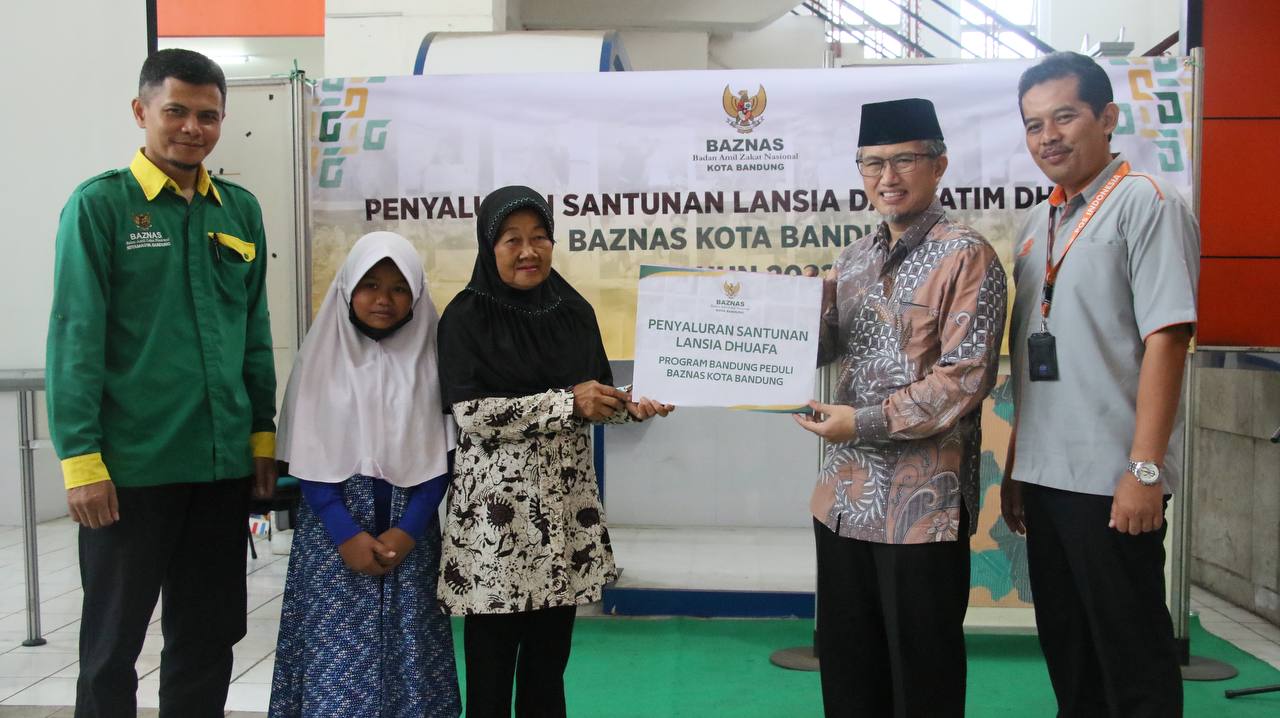 1.963 Lansia dan Yatim Duafa Dapat Santunan Baznas Kota Bandung