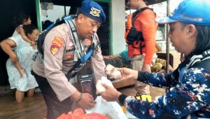 Satpolairud Polresta Banyuwangi, Terjun Langsung Ke Lokasi Kepada Warga Terdampak Banjir