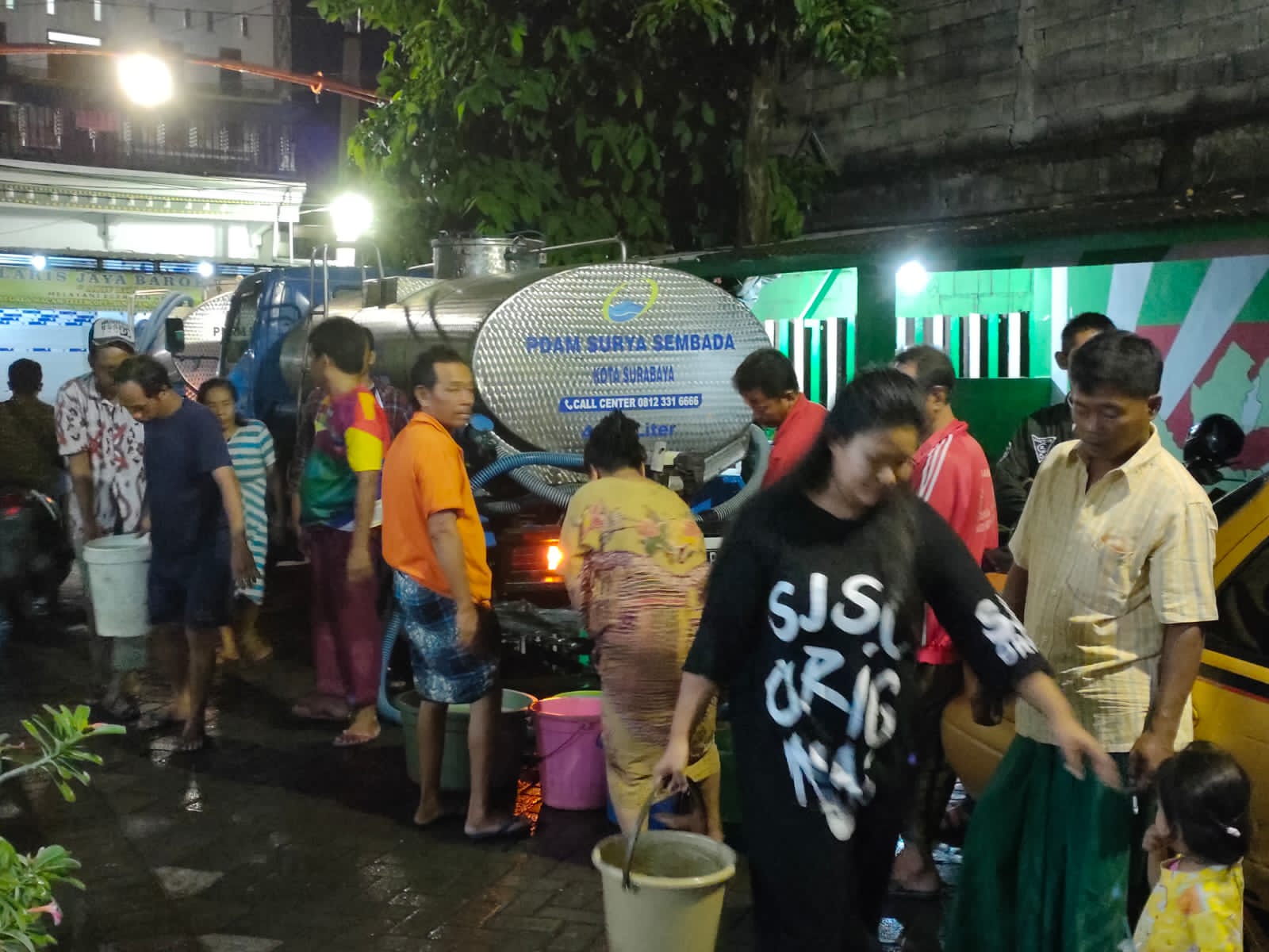 Korban Galian, Warga Gundi Lapangan Rela Berebut Air Bersih