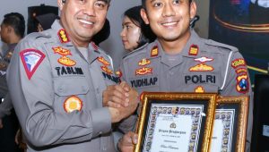 Kasat Lantas Polres Pasuruan Mendapat penghargaan Dari Dirlantas Polda Jatim